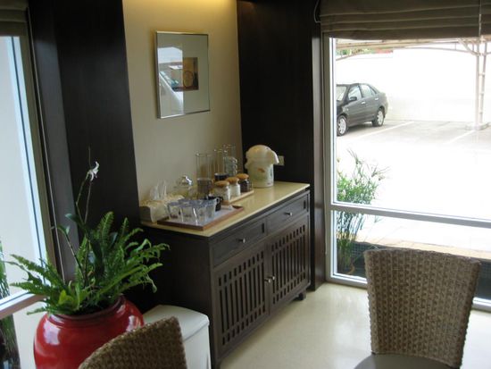 Kaffee, Tee Kakao alles frei. Aber das kann man bei den Preisen auch verlangen (ich hoffe die Auslandskrankenversicherung zahlt)