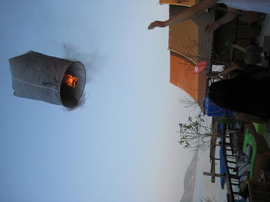 qualmt leider nur auch sehr stark aber wenns dunkel ist sieht das keiner