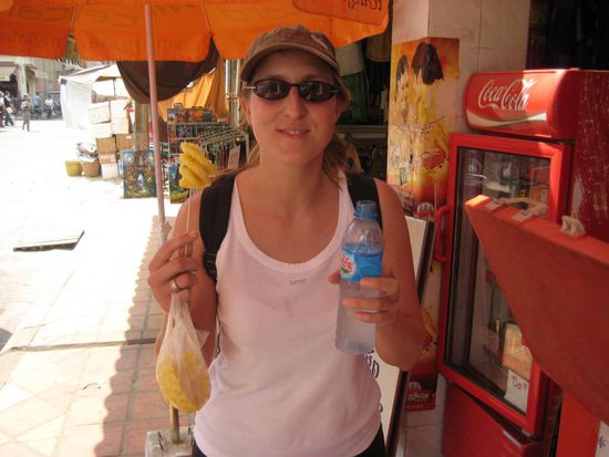 Ananas und Wasser zur Erfrischung