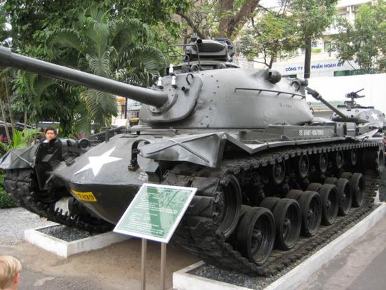 Im Kriegsmuseum (War Relics Museum) in Saigon.