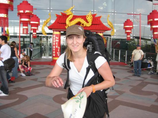 Am Flughafen in Bangkok. Chinesisches Fest ueberall!!