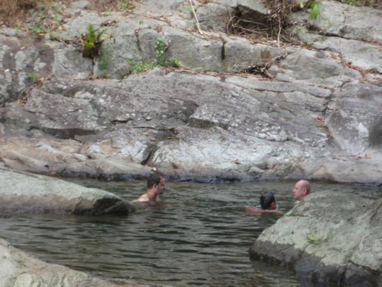 Abkuehlung nach guten 30 Minuten bergauf bei 30 Grad