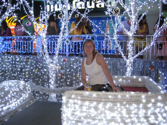 Melanie im Weihnachtsschlitten