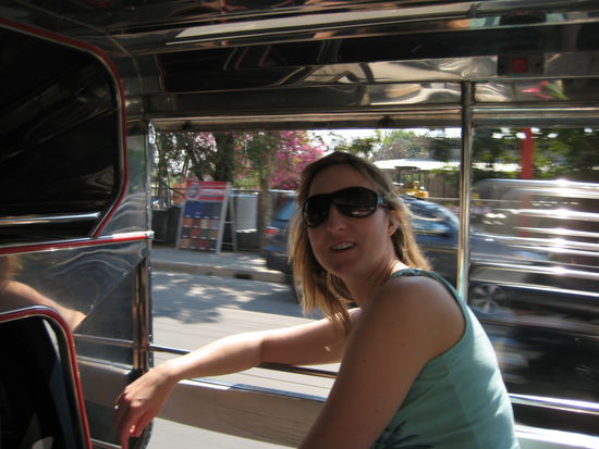 Taxi auf dem Weg zur Hauptstrasse (nur leider auf der falschen Seite)