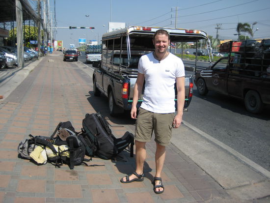 Warten auf den ersten Bus (falsche Richtung)
