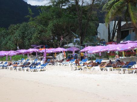 Patong Beach, mit Liegen zum mieten