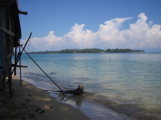 Suedostliches Ende von Koh Mak an einer Fischerbehausung mit Blick auf Koh Kradat