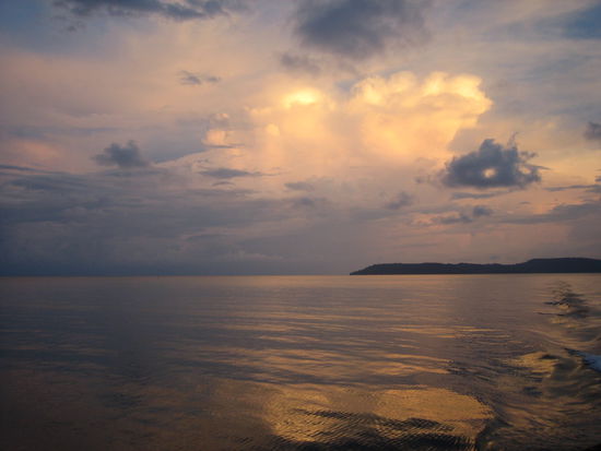 Mystisches farbenspiel bei Sonnenuntergang zwischen Koh Kood und Koh Mak