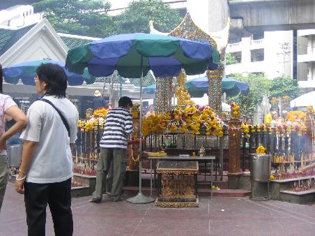 Erawan - Shrine, hier sollen Wuensche in Erfuellung gehen
