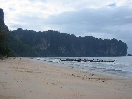 Ao Nang Strand, bei Sonne vielleicht wirklich schoen
