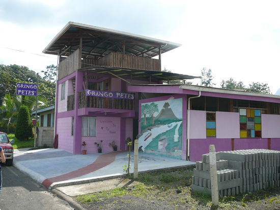 ...unsere Cabinas, mit dem Namen: Gringo ¨Pete¨s...Pete der Gringo vermietet seine Zimmer fuer 2100 colones, 3,50 Euro...