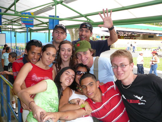 alle da, Carlos, Paola, Ernesto, Adrianna und dann dieser Blonde...