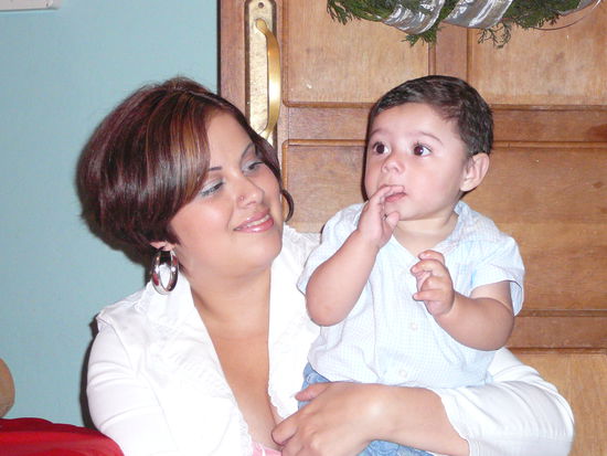 der kleine wird von allen liebevoll, "el gordito" genannt, das Dockerchen, zum Glueck ist sein Onkel Psychologe...