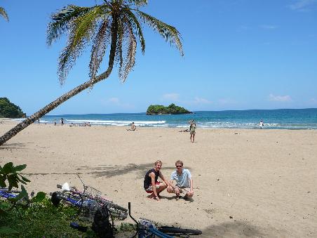 ..ein bisschen weiter suedlich...im Sommer wohl ein toller surf-Srand, aber gerade ist ja Winter wie man sieht!