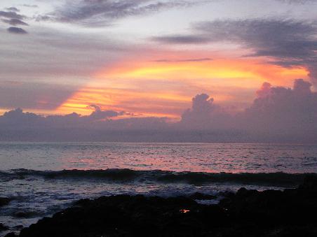 ...Sonntag, 5. November, 2006.
Sonnenaufgang 5:30, Playa Montezuma, suedliche Halbinsel Nicoya, Costa Rica.