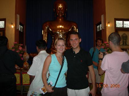 Wir zwei und Buddha "Wat Tramit"