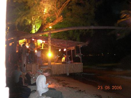 Coole Strandbar im norden von Koh Tao. Hier kostet n Jacki Cola ganze zwei Euro