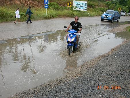 Kampf durch die Wassermassen
