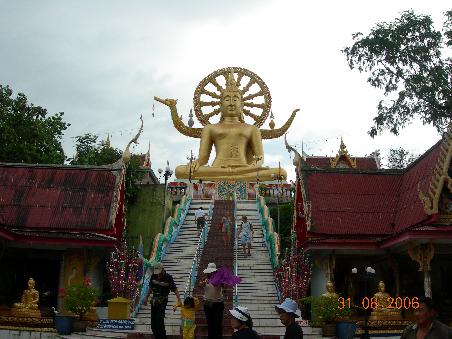Da sitzt er in voller Pracht der Big Buddha