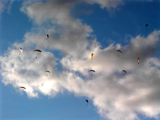 Queenstown wird auch als Adrenalin- Welthauptstadt bezeichnet, da es nirgends auf der Welt so viele Moeglichkeiten fuer Bungy Spruenge, Fallschirmspringen, Duesenjet oder Helikopterfliegen gibt wie hier...