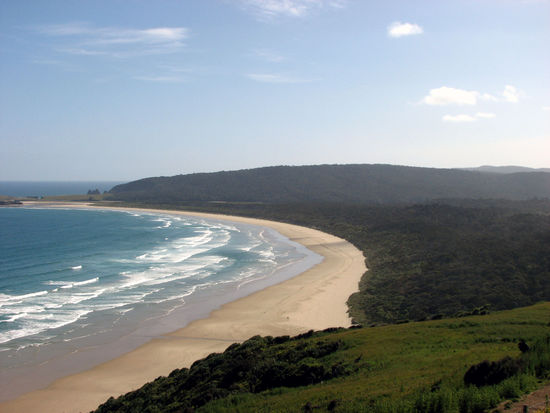 immer noch Karibik...hier reicht der Regenwald direkt bis zum Strand (darf der das ueberhaupt??)