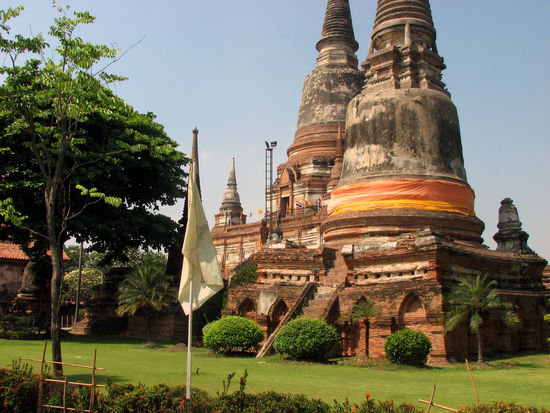 eingepackter Tempel in A. ... weils da so kalt ist 