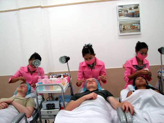 bei der Schoenheitsbehandlung...