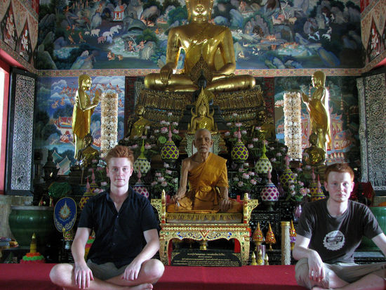 der in der Mitte is nicht echt 