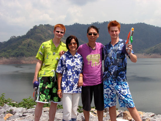 das sind Nats Eltern...auch in Song Karn Tracht!