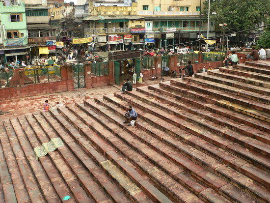 treppe zur jami masjid hoch