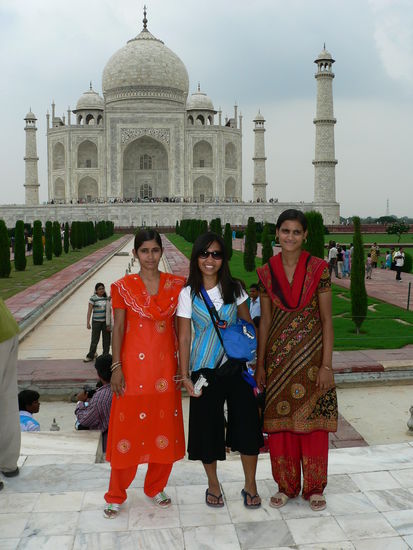 henny mit zwei inderinnen