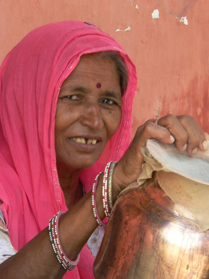 wasser wir umsonst ausgeschenkt ( wir wuerden uns davon wohl den tod holen !)