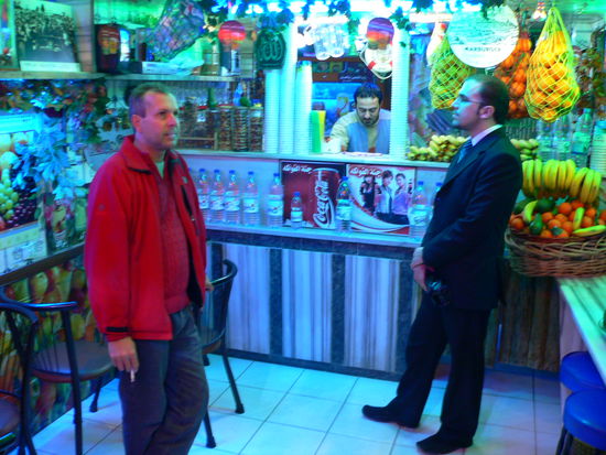 Der Brasilianer Markus im Fruit Juice shop