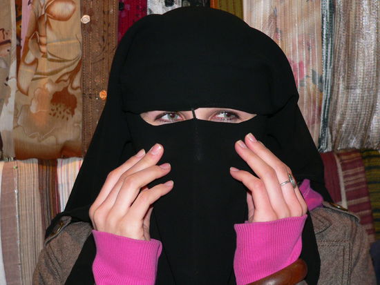 In einem Laden fuer Schleier