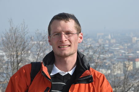Auf dem hinteren der beiden grossen Huegel in Budapest