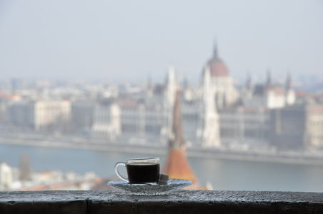 Ein junger Mann hat ein paar Kaffeetassenphotos gemacht (allerdings mit dem Nikon 7o-3oo), und ich habe mit meinem 16-85 auch ein paar Bilder gemacht. Hier eines davon.