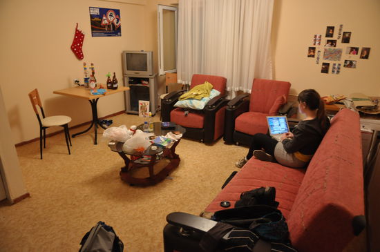 Meine Gastgeberin Zoe in Trabzon. Sie sitzt sozusagen auf meinem Bett !