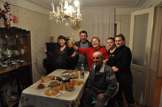 Eine Familie, bei der ich zum Essen eingeladen war (in Kutaisi)
