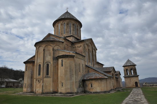 Ein wunderschoenes Kloster in Gelati. Ich bin die 10 km mit dem Minibus gefahren und auf dem Rueckweg bin ich die halbe Strecke gelaufen und dann per Anhalter nach Kutaisi weiter.