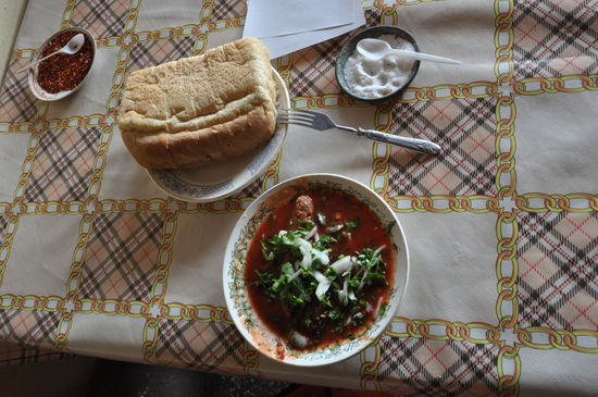 Georgische Suppe mit viel Koreander ... kalt serviert