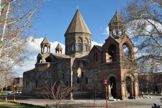 Die traumhaft schoene Kirche in Echmiadzin