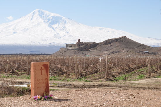 Ararat und Khon Virap im Vordergrund.