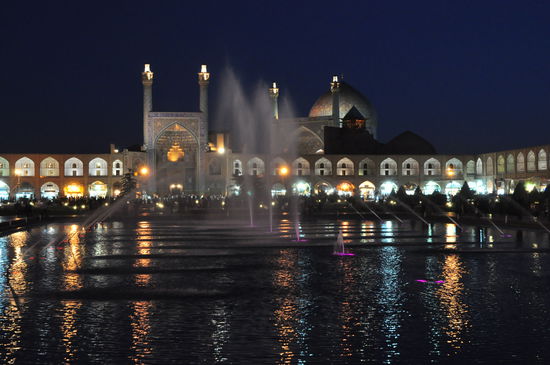 Der Meydan (Platz) in Esfahan bei Nacht (ohne Statif).