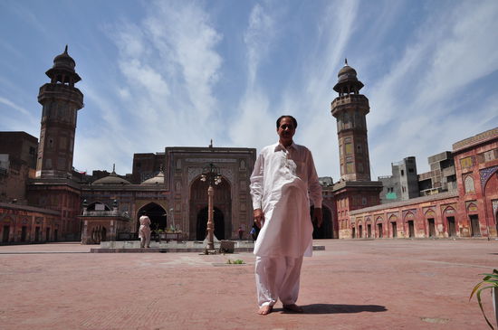 Die Wazir Khan Moschee in der Altstadt von Lahore. Das ist Malik, der Besitzer meines Gasthauses
