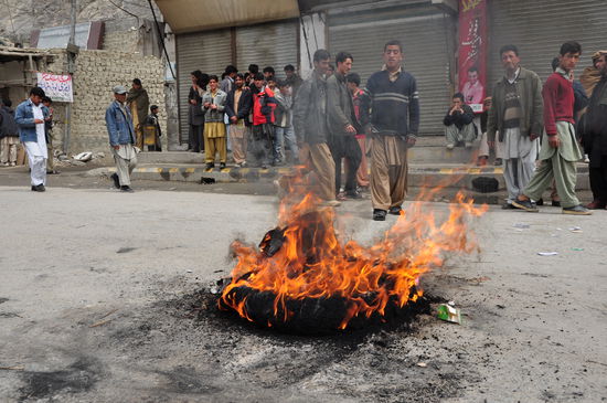 Nochmals Skardu, es ist photogen, so ein Feuer. Sieht nach viel Drama aus, ist es aber nicht gewesen, auch wenn man etwas vorsichtig sein musste mit der Kamera