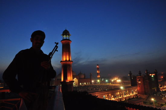 Lahore, die Moschee zur Blauen Stunde