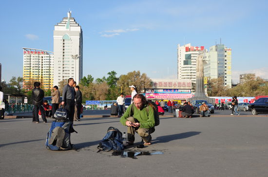 Die Coca Cola in Florents Rucksack ist ausgelaufen ! Urumqi, die Hauptstadt von Xingjang