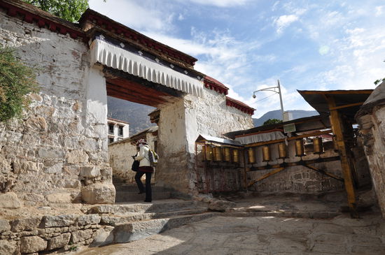 Ein Kloster in der Naehe von Lhasa
