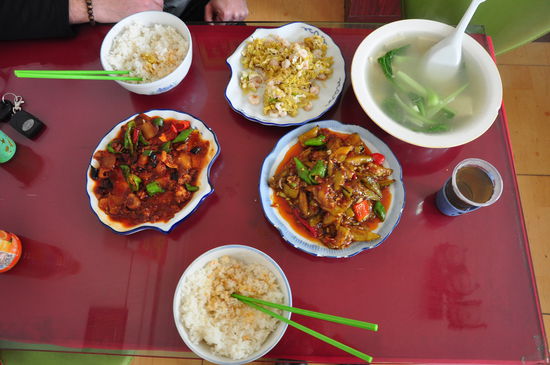 Klasse chinesisches Essen, unglaublich lecker ! Allerdings nichts fuer Vegetarier !