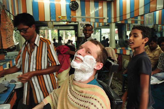Barbier in Dhaka Bangladesh (aber gleich wie in Indien)